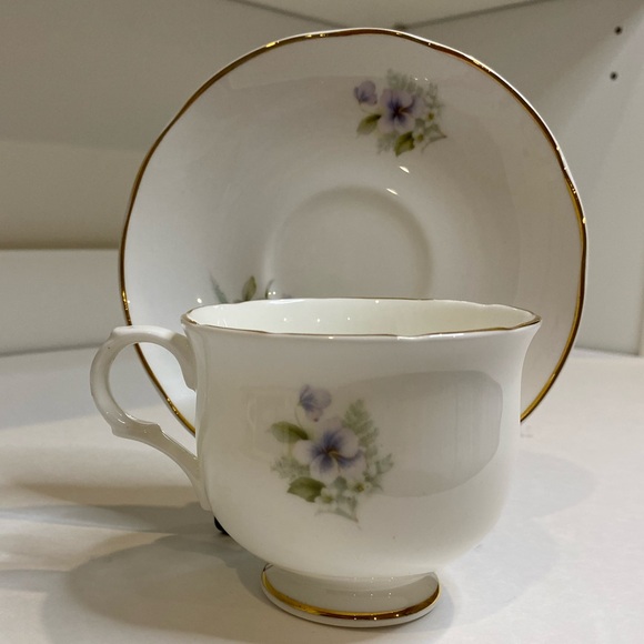 Vtg Sadler Wellington Bone China Lavender Pansy Teacup and Saucer Tea Floral - Picture 2 of 6